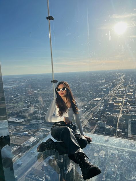 Chicago skydeck pictures
Chicago Willis tower
Chicago Willis tower pictures 
Ootd
Outfit ideas for winter
Chicago bucket list Chicago Skydeck Pictures, Fits For Chicago, Chicago Sky Deck Pictures, Pictures To Take In Chicago, Christmas In Chicago Outfits, Chicago Selfie Ideas, Chicago Pose Ideas, Willis Tower Picture Ideas, Chicago Picture Ideas Winter