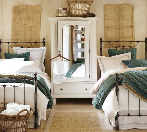 Shared room with two beds. love the metal headboard and footboard with the baskets at the end of the bed. Twin Beds Guest Room, Guest Bedroom Inspiration, Beds Ideas, Cozy Bedrooms, Childrens Bedroom, Sante Fe, Twin Beds, Slaap Lekker, House Vintage