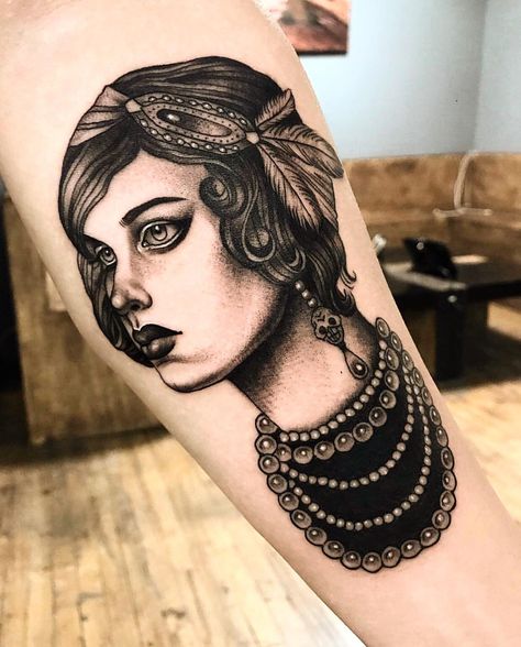 Flapper girl on my left inner forearm. By Alisha Gory of Sacred Tattoo in NYC Flapper Tattoo, Flapper Girl Art, Black And Grey Tattoos For Men, Black And Grey Tattoos Sleeve, Tiger Tattoo Sleeve, Art Deco Tattoo, Sacred Tattoo, Vintage Style Tattoos, Traditional Tattoo Inspiration