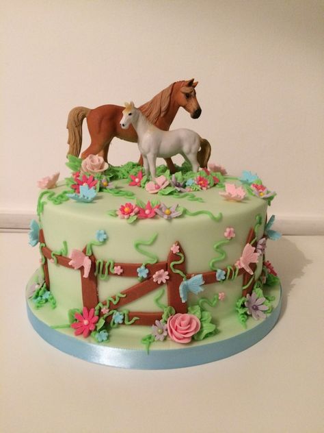 Cute Horse Cake, Country Chic Birthday Cake, Spirit Horse Birthday Cake, Girls Horse Birthday Cake, Horse Cakes Birthday Girl, Cake With Horses Birthday, Birthday Cake Horse Theme, Horse Party Cake, Horse Bday Cake