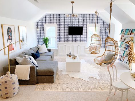 Bonus Room Playroom, Teen Lounge Rooms, Bonus Room Design, Loft Playroom, Chrissy Marie, Ideas Habitaciones, Teen Lounge, Hangout Room, Finished Attic