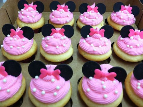 Food Craft Ideas, Mickey Mouse Party Food, Mickey Cupcakes, Mouse Cupcakes, Minnie Mouse Cupcakes, Bolo Minnie, Minnie Mouse 1st Birthday, Minnie Birthday Party, Minnie Mouse Theme