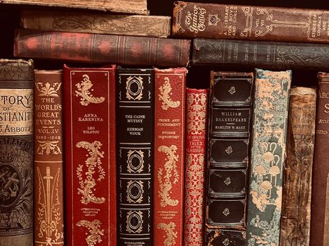 Lot of 7 Hardcover Antique Vintage Old Books Wedding - Etsy Farmhouse Wedding Table Decor, Farmhouse Wedding Table, Antique Bookshelf, Antique Library, Wild Book, Victorian Books, Shabby Chic Christmas, Farmhouse Wedding, Vintage Wedding Decorations