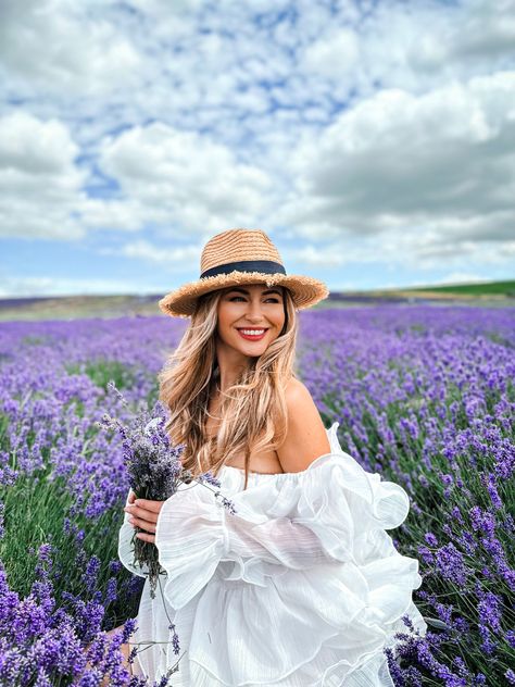 Lavender field Photos In Lavender Field, Photo Ideas In Lavender Field, Lavender Farm Poses, Photoshoot In Lavender Field, Lavender Fields Photoshoot, Lavender Field Photos, Lavender Photoshoot Photo Ideas, Lavender Field Senior Pictures, Lavender Field Photoshoot Outfit