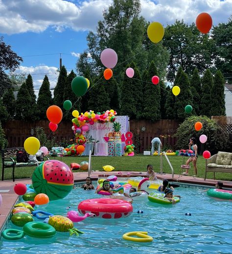 Kiddie Party Ideas, Kids Pool Birthday Party Ideas, Pool Party Inspiration, Tropical Theme Pool Party, Pool Party Candy Bar Ideas, Outside Party Decorations Backyards, Pool Parties Ideas, Summer Girl Birthday Party Ideas, Beach Party Food Ideas For Kids