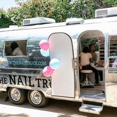 The sun finally came out☀️ Stop into #thenailtruck for a fresh, summer-inspired mani Mobile Nail Salon Truck, Traveling Salon, Vans Nails, Spa Van, Nail Tech Business Cards, Mobile Nail Salon, Moving Business, Baek Il, Mobile Beauty Salon