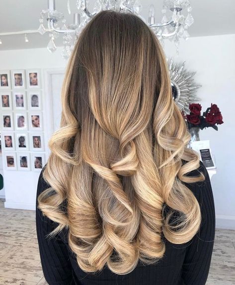 beautiful two toned blonde hair with dark roots styled with a bouncy curly blow dry full of volume 👸🏽😍 #blowdry #long #hair #girls #hair #dresser #blonde #brunette #dark #hair #bleached #curled #straightened Curly Blowdry, Ombre Dark, Bouffant Hair, Hairstyles With Glasses, Asymmetrical Hairstyles, Blow Dry Hair, Shoulder Hair, Funky Hairstyles, Dark Roots