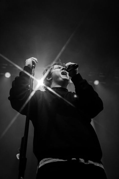 Lewis Capaldi Lewis Capaldi Black And White, Louis Capaldi, Music Journal, Black And White Photo Wall, Music Collage, Lewis Capaldi, Concert Aesthetic, King Of Music, Harry Styles Pictures