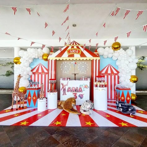 Carnival Birthday Party Backdrop, Carnival Backdrop Ideas, Carnival Theme Backdrop, Circus Theme Decorations, Circus Party Decor, Circus Backdrop, Carnival Backdrop, Carnival Birthday Theme, Combined Birthday Parties