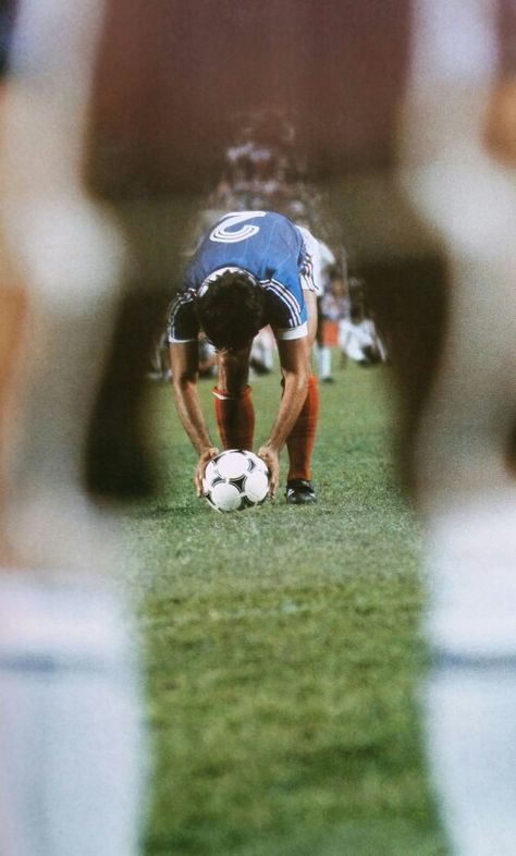 Manuel Amoros 1982 WC Semi Final penalty shootout. Sports Film Photography, Soccer Sports Photography, Creative Sports Photography, Football Photography Soccer, Sports Photography Action, Sports Documentary, Soccer Shoot, Soccer Photos, Soccer Poses