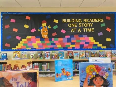 20 Back to School Library Bulletin Board Ideas - TeacherVision Library Return Box Ideas, School Library Bulletin Board Ideas, Library Bulletin Board Ideas, Building Leaders, Back To School Library, Winter Boards, School Library Book Displays, Book Bulletin Board, School Library Bulletin Boards