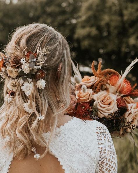 Fall Wedding Bridal Hairstyles, Autumn Wedding Hair Flowers, Wedding Hair Autumn, Autumnal Wedding Hair, Flower Hair Piece Wedding, Fall Bride Hair, October Wedding Hairstyles, Bridal Flowers In Hair, Bride Hair Up