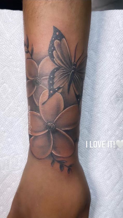 Arm Tattoos Idea For Women, Small Flower Tattoos Black Women, Tatoos Shoulder Women, Full Wrist Tattoos For Women, Tattoos Black Women Arm, Tattoo Cover Ups For Women, Outside Arm Tattoo Women, Girl Arm Tattoos Small, Medium Arm Tattoos For Women