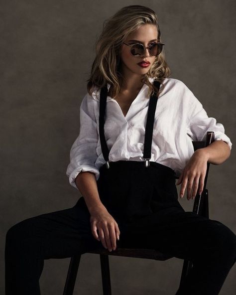 Kostum Halloween, Woman In Suit, Mode Boho, Woman Suit Fashion, Model Poses Photography, Female Poses, Suit Fashion, Model Poses, Suspenders