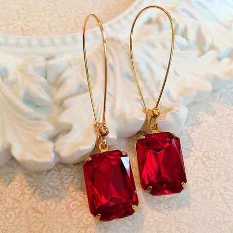 Pearl Ring Design, Rounded Wardrobe, Red Ruby Earrings, Holiday Party Jewelry, Jewelry Holiday, Deco Earrings, Earrings Art, Gold Rings Fashion, July Birthstone Jewelry