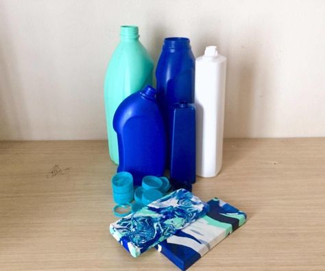 Diy Recycle Plastic, Plastik Recycling, Upcycle Plastic, Recycle Design, Plastic Jugs, Reuse Plastic Bottles, Plastic Recycling, How To Recycle, Melted Plastic