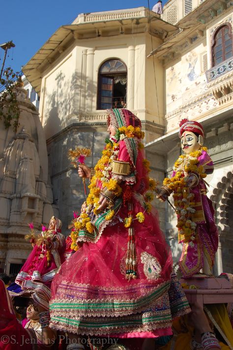 Gangaur Festival Udaipur, Rajasthan, India. Rajasthani Puppets, Gangaur Festival, India Travel Photography, Teej Festival, Watercolor Indian, Rajasthani Painting, Udaipur India, Deadpool Wallpaper, Digital Invitations Wedding