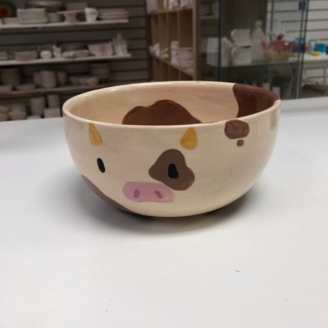 Soup Bowl Pottery Painting, Cow Bowl Clay, Bowl Inspo Painting, Cow Ceramic Bowl, Strawberry Cow Pottery, Cow Mug Painting, Cow Print Pottery Painting, Pottery Bowl Inspo Paint, Aesthetic Bowl Painting