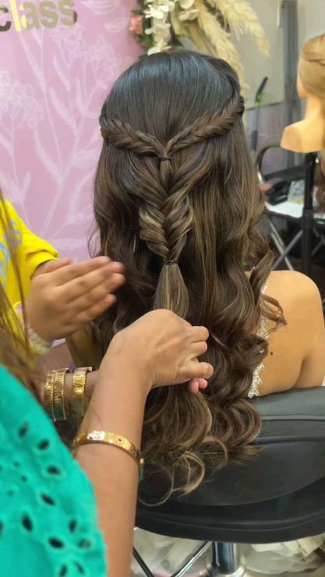 Hairstyle Girl, Hair Style Vedio, Easy Hairstyles For Thick Hair, Easy Hairstyles For Medium Hair, Open Hairstyles, Long Hair Wedding Styles, Latest Hair, Hair Tutorials Easy, Front Hair Styles