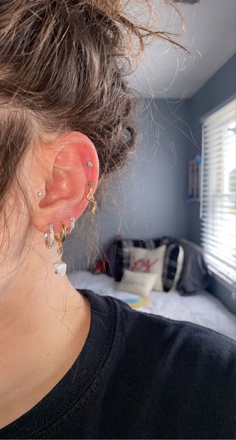 Ušný Piercing, Ears Piercing, Minimalist Ear Piercings, Dope Jewelry Accessories, Piercing Inspo, Cool Ear Piercings, Pretty Ear Piercings, Cute Ear Piercings, Cute Piercings