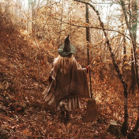 : @olga_valeska    . . #fall #autumn #halloween #halloweencostumes #witch #halloween #autumn #fall #october Autumn Moodboard, Autumn Witch, Witch Moon, Halloween Photography, Witchy Crafts, Autumn Magic, Postcard Art, Halloween Photoshoot, Season Of The Witch