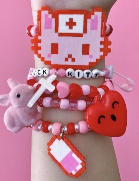 Kidcore Kandi, Diy Kandi Bracelets, Pony Bead Crafts, Diy Kandi, Kandi Kid, Perler Crafts, Diy Perler Bead Crafts, Kandi Patterns, Yami Kawaii