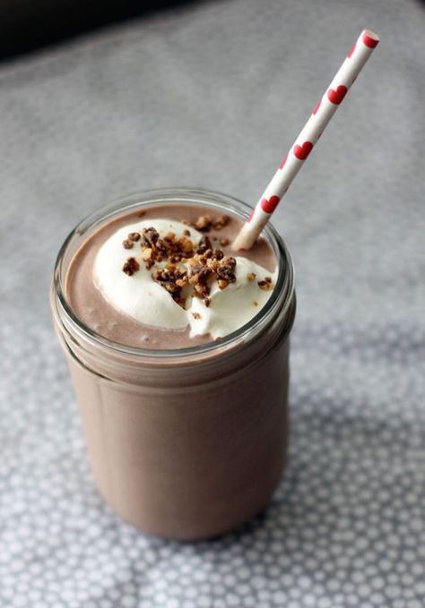 Milkshake Recipe Chocolate, Chilled Desserts, Banana Milkshake, Immersion Blender, Chocolate Milkshake, Milkshake Recipes, Blender Recipes, Hand Blender, Banana Recipes