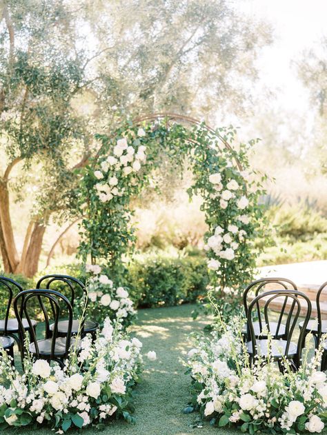 This French garden wedding inspiration is an absolute mood! A perfect look at how you can elevate your intimate wedding or minimony with lush florals and creative illustrated paper goods inspired by Old World European romance. Garden Weddings Ceremony, Garden Wedding Inspiration, Ceremony Inspiration, Garden Party Wedding, Ceremony Flowers, French Garden, French Wedding, Flowers Wallpaper, Wedding Aisle