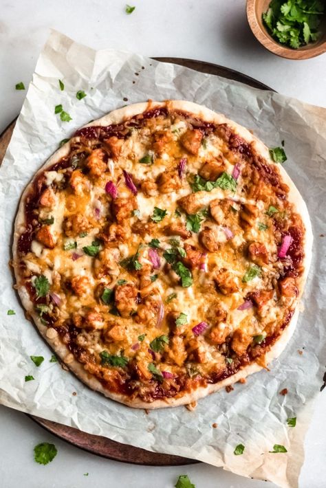 Pizza night just got even more delicious! An easy homemade crust is the base for this pizza made with chicken, barbecue sauce, mozzarella and colby jack cheese, green pepper, and red onion. This is what every weekend (and weeknight!) calls for! #barbecuechicken #chicken #pizza #barbecuechickenpizza #bbq #bbqchicken #homemadepizza #weeknightdinner #easydinner | bluebowlreicpes.com Chicken Barbecue Sauce, Barbeque Chicken Pizza, Barbecue Sauce Chicken, Chicken Barbecue, Barbecue Chicken Pizza, Pizza Bread Recipe, Homemade Crust, Best Homemade Pizza, Bbq Chicken Pizza