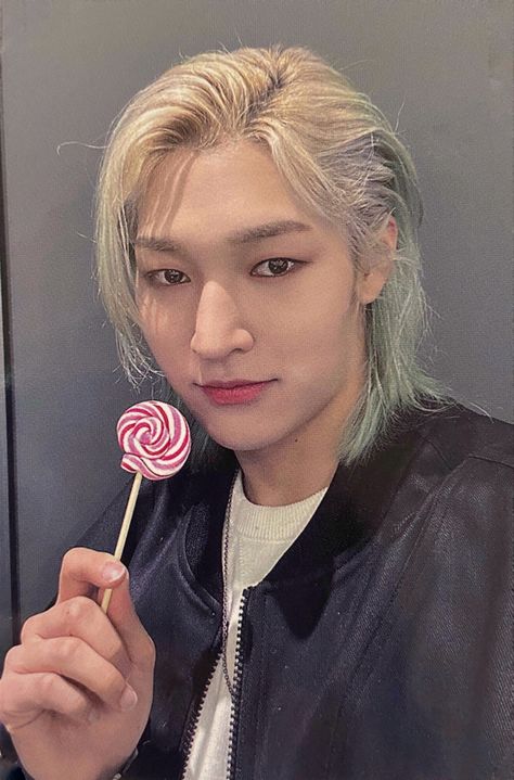 junji holding lollipop candy, pink red, junji selfie, kpop Holding Lolipop Poses, Lollipop Pose Reference, Hand Holding A Lollipop, Holding Lollipop Reference, Holding Lollipop, Holding A Lollipop, Onlyoneof Junji, Boy Icon, Lollipop Candy