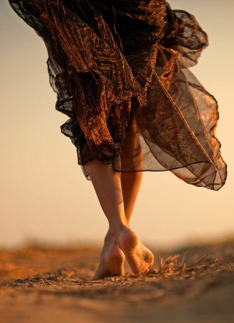 . Foto Gif, Foto Transfer, Paris Mode, Wild Woman, Foto Inspiration, Sheer Fabric, The Sand, Free Spirit, Photo Inspiration