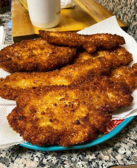 Crispy Chicken Cutlets - Easy DIY Recipes Breaded Turkey Cutlets, Chicken Italian Bread Crumbs Recipe, Crispy Parmesan Chicken Cutlets, How To Make Chicken Cutlets, Cutlets Recipes Chicken, Best Chicken Cutlet Recipe, Chicken Cutlets Recipes Easy, Baked Chicken Cutlets Oven, Italian Cutlets