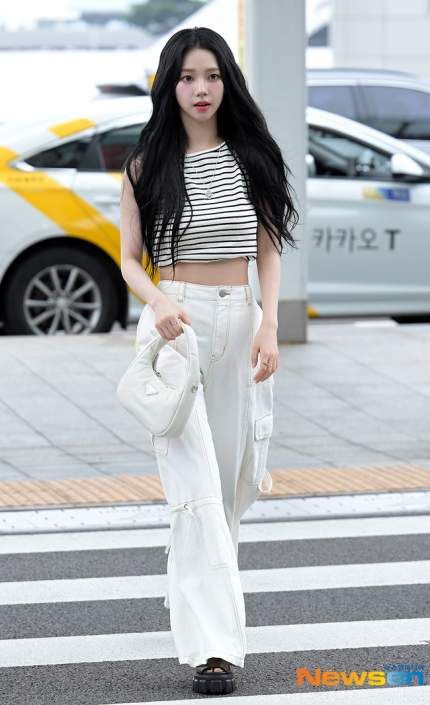 Traveling To New York, Beautiful Gown Designs, Airport Fashion Kpop, Air Port Outfit, Icn Airport, Aespa Karina, At The Airport, Asian Outfits, Korean Celebrities