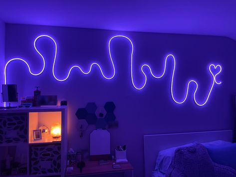 Aesthetic LED light design inspo for apartment or dorm Dorm Room Ideas Neon, Neon Dorm Room Aesthetic, Wall Led Light Decor, Neon Dorm Room, Room Ideas Neon, Led Wall Design, Green Dorm Room Ideas, Cyberpunk Office, Green Dorm Room