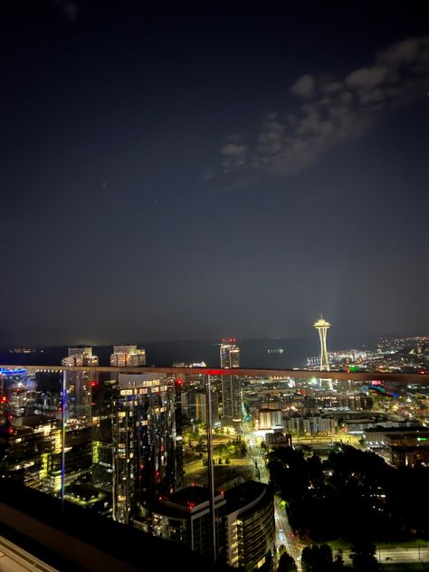 Usa Life, Snap Story, Space Needle Seattle, Seattle City, Fake Pictures, Night Aesthetic, City Aesthetic, Space Needle, Sky Aesthetic