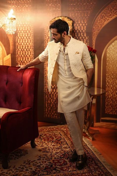 Indian Wedding Outfits For Men, Engagement Dress For Groom, Casual Wedding Outfit, Wedding Outfits Indian, Man Dress Design, Indian Wedding Clothes For Men, Sherwani For Men Wedding, Wedding Kurta For Men, Groom Dress Men