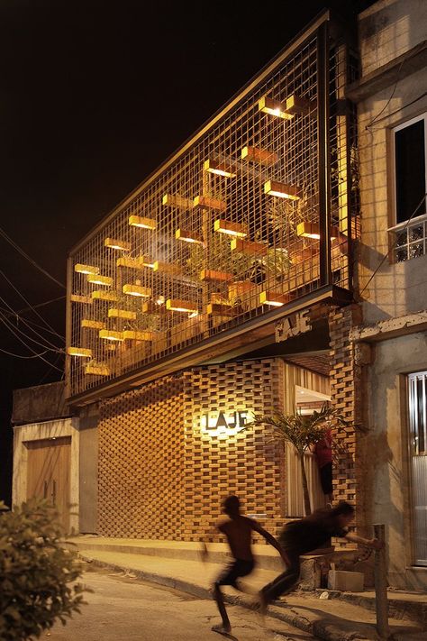 Bar Facade Design, Bar Exterior Design, Fachada Bar, Bar Facade, Restaurant Facade, Rooftop Restaurant Design, Restaurant Exterior Design, Bar Exterior, Restaurant Exterior