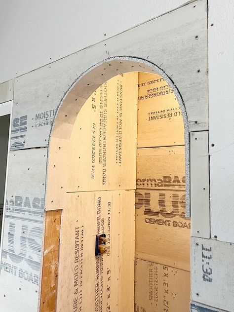 Diy Drywall Arch, Diy Door Archway, Archway Room Divider, Arch Drywall, Drywall Archway, Diy Archway, Curved Hallway, Arched Wall Niche, Archway Door