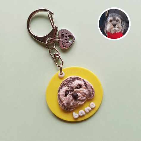 Personalized dog keychain made of clay. Dog Clay Keychain, Super Clay, Dog Clay, Clay Keychain, Diy Birthday Gifts For Friends, Easy Love Drawings, Cute Diy Room Decor, Dog Keychain, Cute Diys