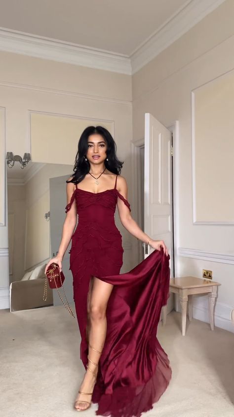 Red Corset Evening Dress, Terracotta Dress Prom, Elegant Prom Dresses Red, Red And Gold Formal Dress, Prom Dresses Red Wine, Wine Red Gala Dress, Dark Red Classy Dress, Dark Red Dress With Gloves, Burgundy Prom Dress Long Sleeve