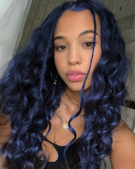 Zodiac Academy Aesthetic, Darcy Vega Zodiac, Indigo Hair, Midnight Blue Hair, Short Blue Hair, Academy Aesthetic, Highlight Ideas, Dyed Hair Blue, Dark Blue Hair