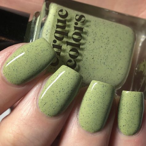 Pistachio Nail Color, Pistachio Nails, Aesthetic Green Nails, Green Nails Acrylic Coffin, Green Nails Aesthetic, Green Nails Acrylic, St Patricks Day Nails, Green Nail Designs, Green Nail Polish