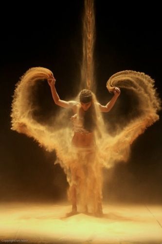 #People in motion Personaje Fantasy, Ange Demon, Kunst Inspiration, Seni 3d, Angels Among Us, Foto Art, Affordable Wedding, Dance Art, Belly Dancers