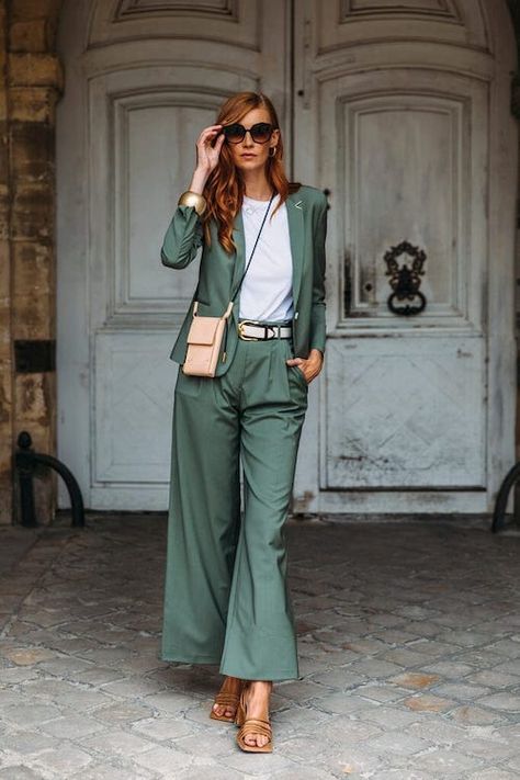 Tenue mariage femme : conseils et tendances 2023 de tenue d'invitée ! Day To Night, To Night, First Lady, Dress Codes, Panama, Tee Shirt, Sydney, Lookbook, Style Inspiration