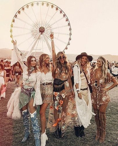 It’s festival season and you know what that means -- time to bring out that boho festival outfit you’ve had in your closet for months waiting for right now. This is a collection of the best boho festival outfit ideas -- both summer festival fashion boho and fall festival outfit ideas -- so you can own the festival chic style at any festival. Whether it is Coachella fashion boho or hippie festival fashion at your local event, this board will give you the best boho festival fashion ideas. Boho Coachella Outfits, Coachella Outfit Boho, Looks Coachella, Geek Outfit, Mode Coachella, Coachella 2020, Cochella Outfits, Style Hippie Chic, Looks Hippie