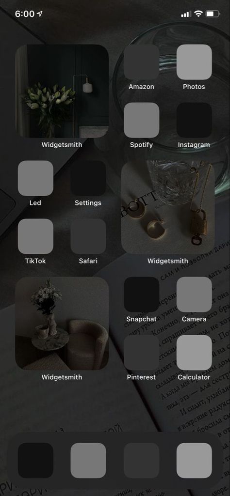 Icona Ios, Iphone Layouts, App Home Screen, Lockscreen Ios, Dark Elegance, Wallpaper Ios, Ios App Iphone, Iphone Life Hacks, Iphone Wallpaper Ios