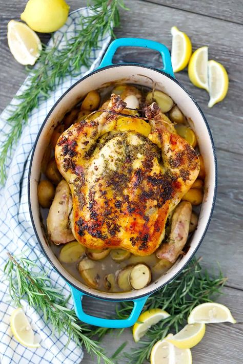 Chicken In Dutch Oven, Whole Roast Chicken, Dutch Oven Chicken, Chicken Breast Crockpot Recipes, Crockpot Chicken Breast, Perfect Roast Chicken, Chicken Tonight, Oven Chicken Recipes, Diner Recept