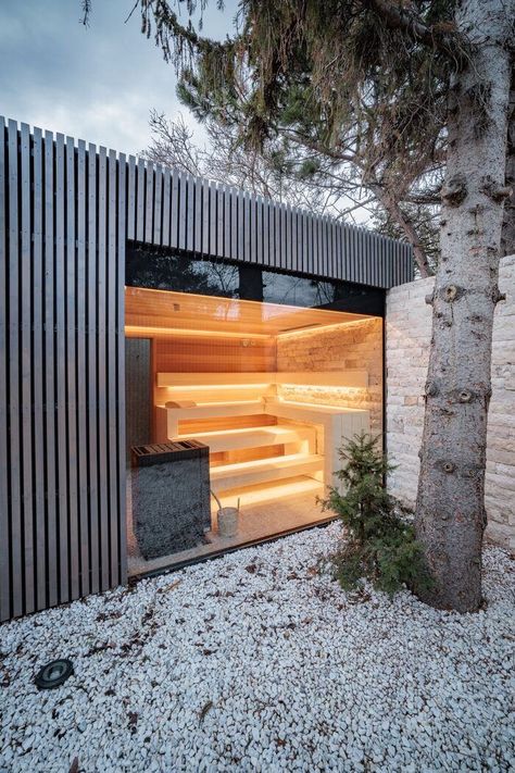 Home Wellness Spa Outdoor, Outdoor Home Sauna, Home Sauna Outdoor, Exterior Sauna, Sauna Shed, Outbuilding Ideas, Sauna Outdoor, Modern Saunas, Diy Sauna