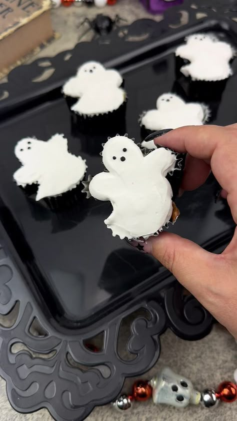 Dead over these Martha White boo-berry cheesecake ghosties with scream cheese frosting 👻 To make these: Prepare Martha White blueberry cheesecake muffin mix. Fill cupcake liners with muffin mix about half way. Don’t overfill. Roll 4 small balls of foil. Make a ghost shape with cupcake liner and place foil balls to keep the shape in place. Bake for 10-12 minutes. Allow to cool. Frost with cream cheese frosting. Add eyes and mouth with piping gel, mini chocolate chips or melted chocolate. #martha Ghost Recipes Halloween Treats, Ghost Shaped Cupcakes, Halloween Cupcakes Ghost, Ghost Cupcakes Halloween, Ghost Muffins, Ghost Desserts, Cheesecake Muffin, Shaped Cupcakes, Frost Cupcakes