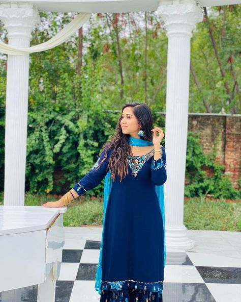 Noor Afshan, Cute Love Photos, Salwar Pattern, Love Photos, Cute Love, Cold Shoulder, Shoulder Dress, Cold Shoulder Dress, Dresses With Sleeves